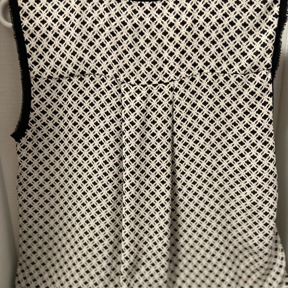 H&M sleeveless size 8 blouse - Picture 5 of 6
